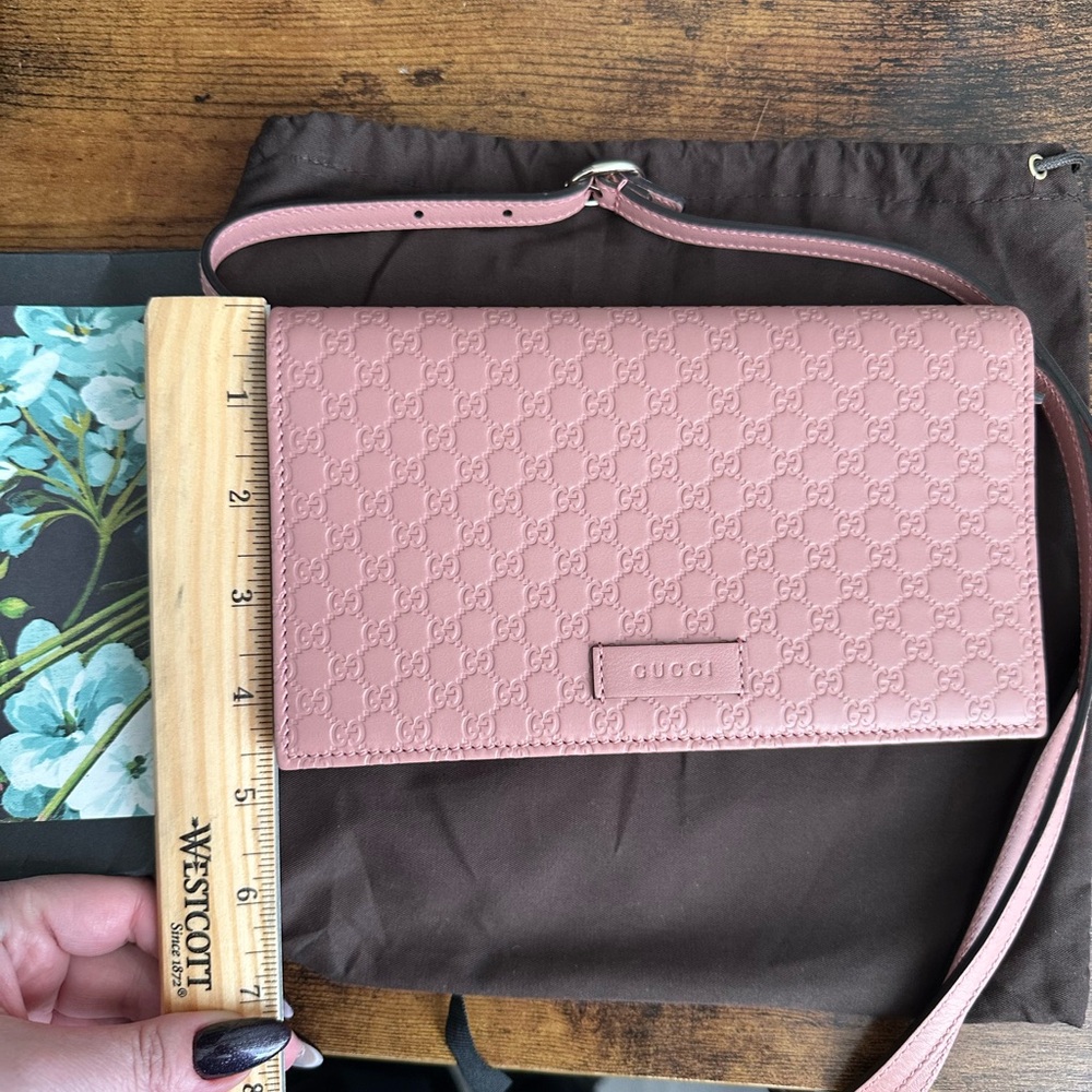 Gucci Micro GG Guccissima leather crossbody wallet - Picture 7 of 8